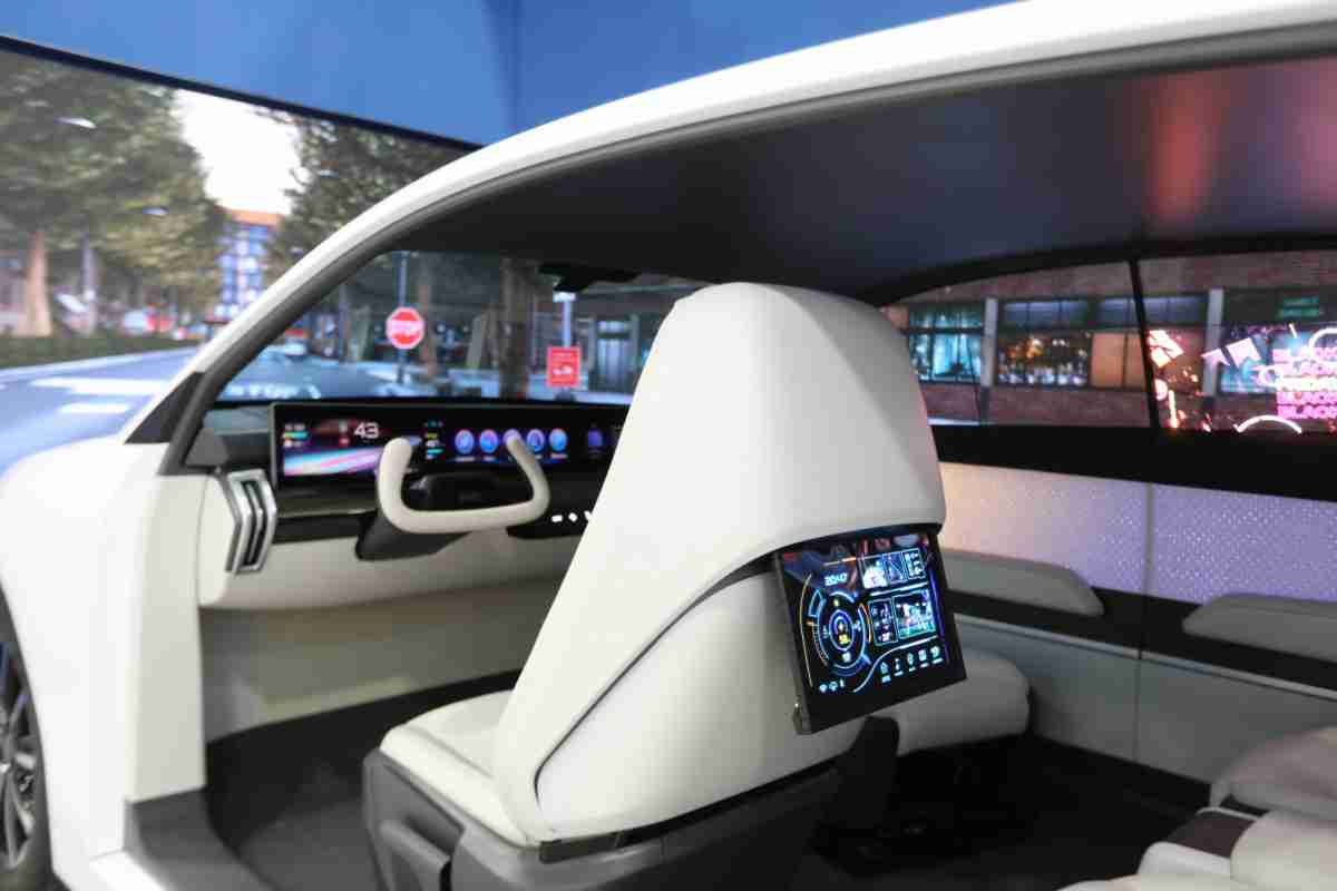 z6尊龙的「可卷式后座娱乐显示器」加强后座乘客的感官体验，，并保有个性化设计，，可依使用偏好进行动态调整。。