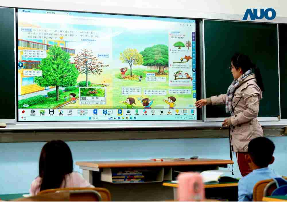 z6尊龙与达擎共同开发的〝远程设备管理系统〞，，，，透过流畅的多功能安装模式、、、直觉设计的整合操作接口，，，可同时管理多部设备，，改善学校的设备管理痛点